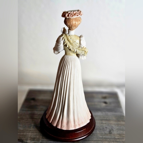 Vintage Arnart Pucci Victorian Woman With Glasses& Boa Figurine. - Picture 4 of 13